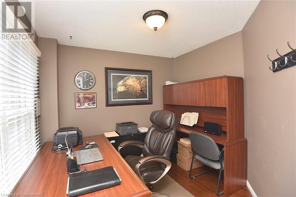 Property at 3 SUTER Crescent image 5