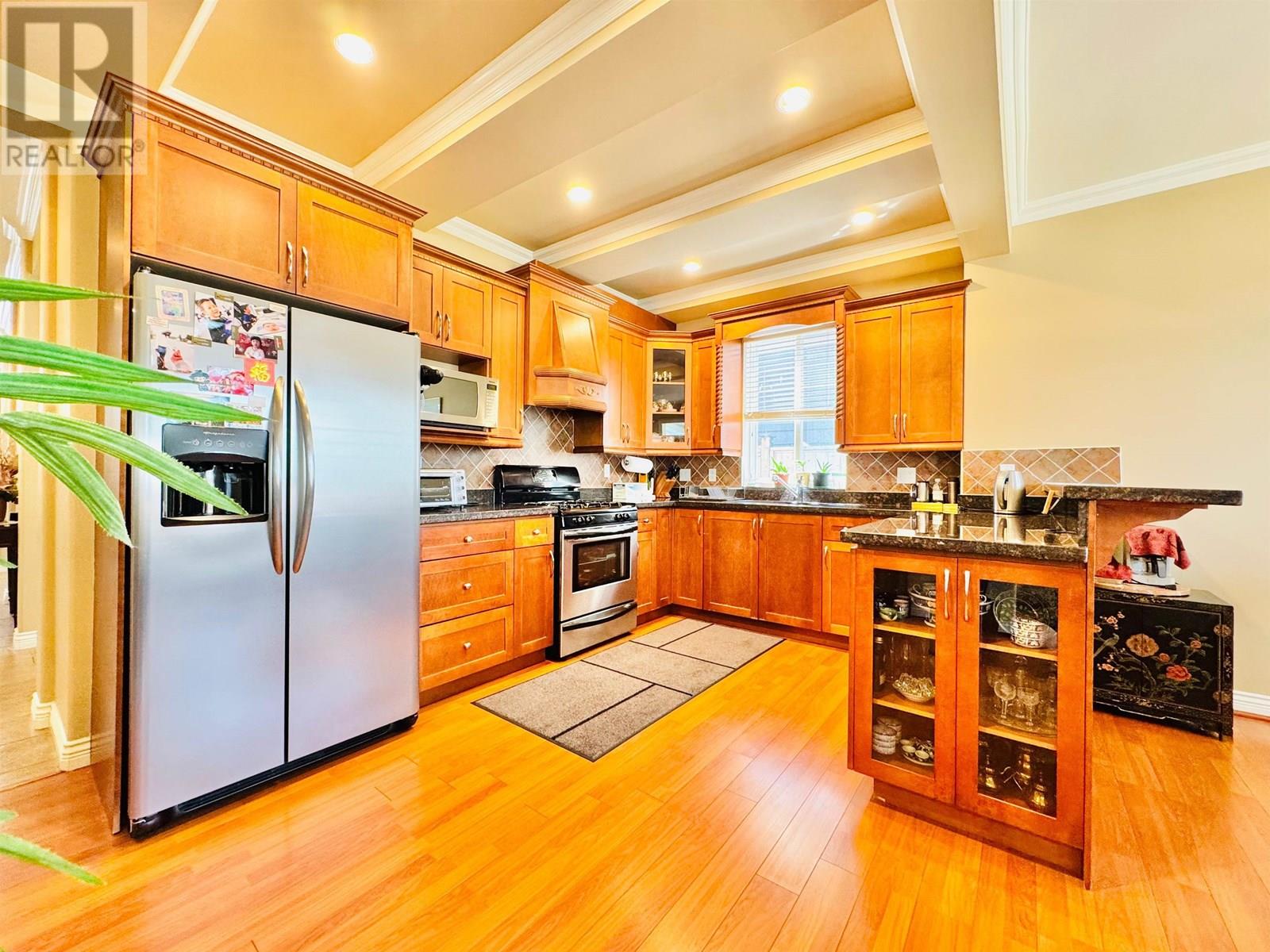 Property at 6039 46A AVENUE image 3
