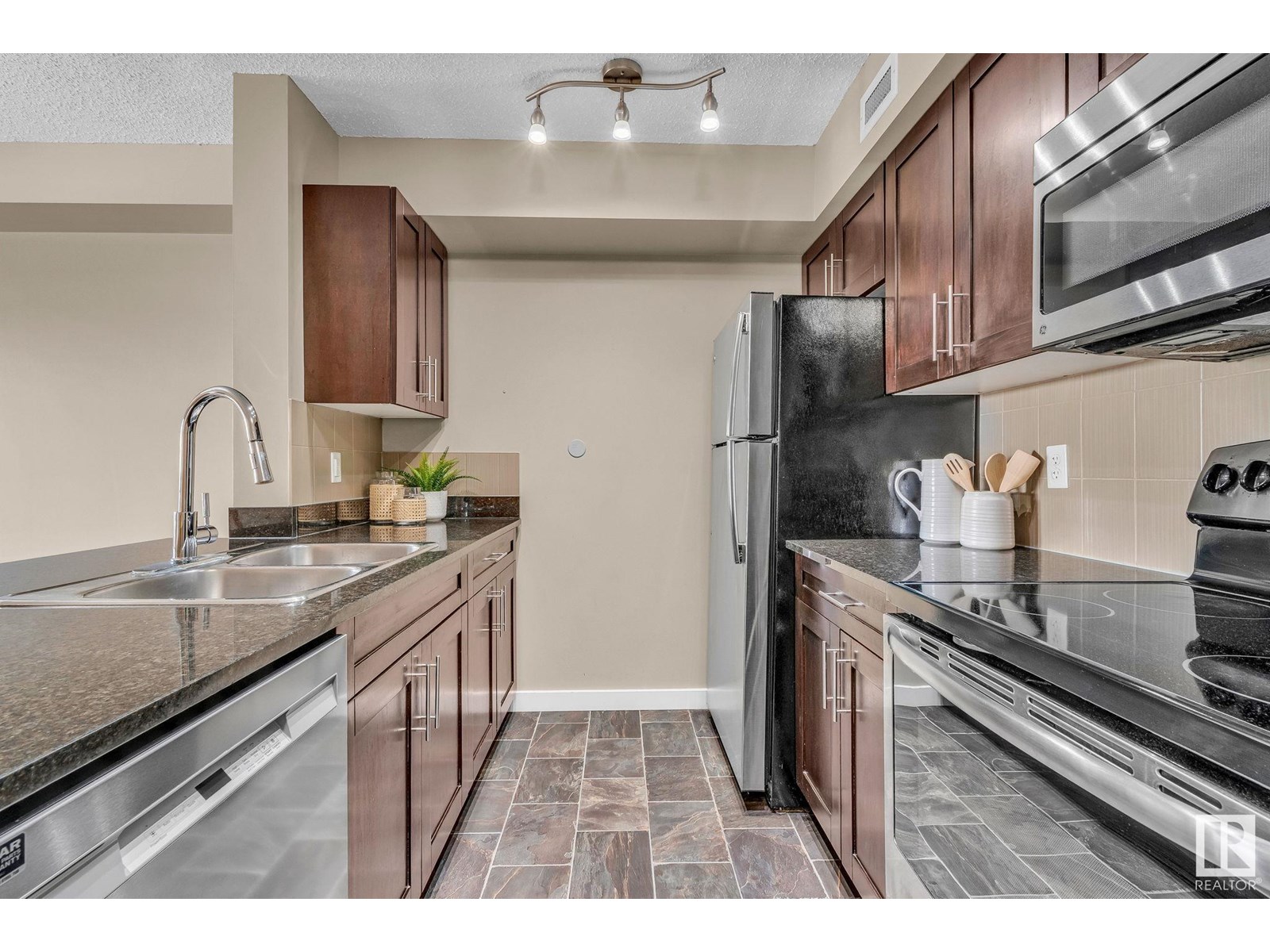 Property at #423 12025 22 AV SW image 3