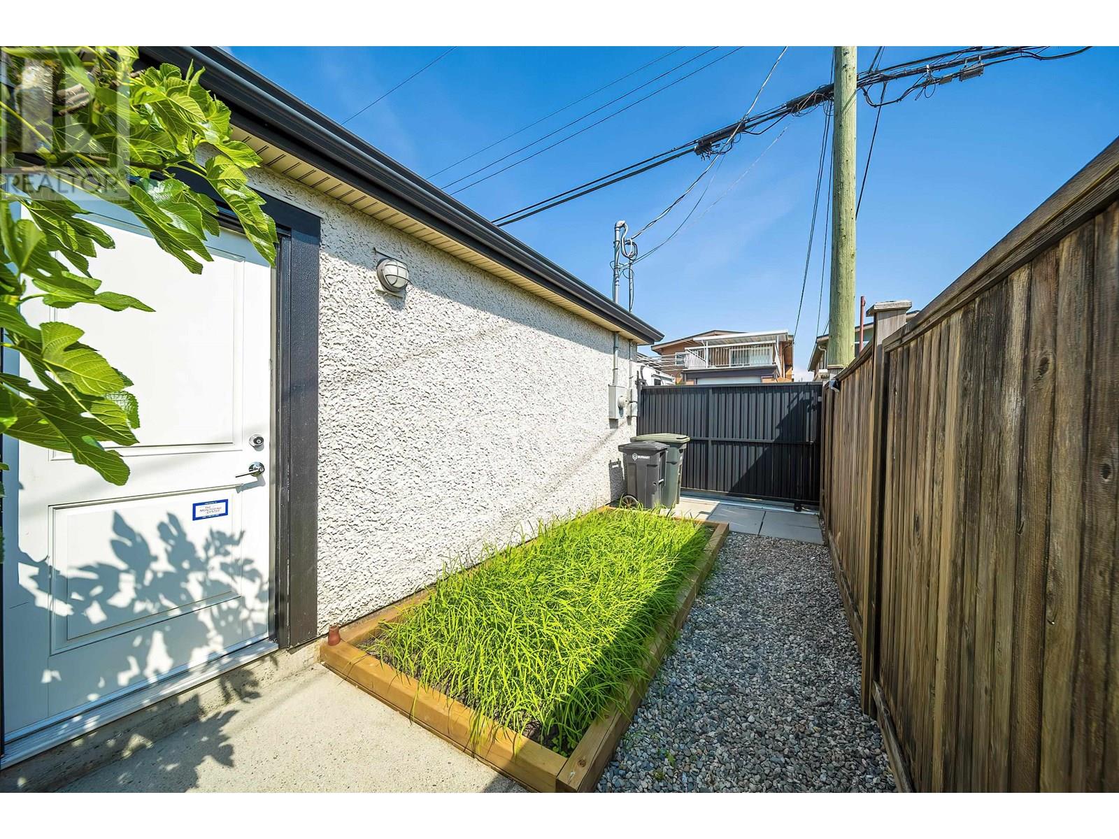 Listing Picture 37 of 40 : 4747 UNION STREET, Burnaby / 本拿比 - 魯藝地產 Yvonne Lu Group - MLS Medallion Club Member