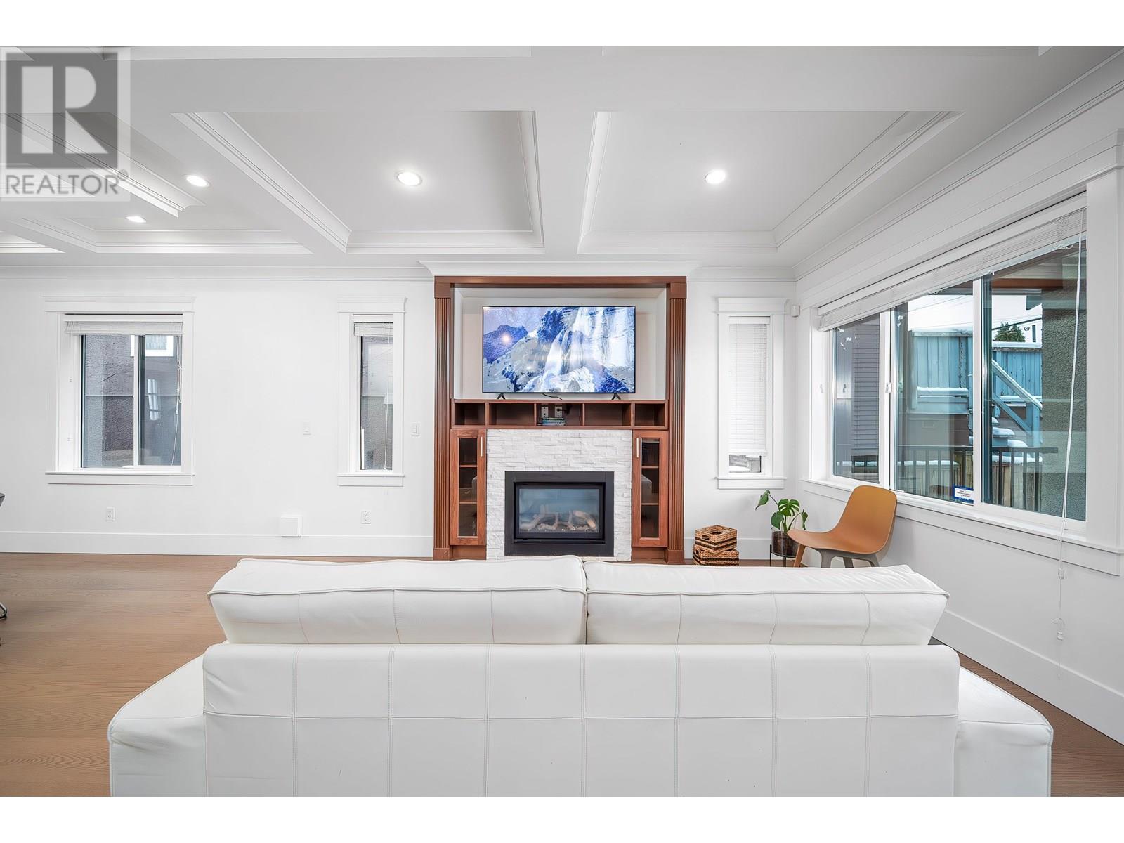 Listing Picture 9 of 40 : 4747 UNION STREET, Burnaby / 本拿比 - 魯藝地產 Yvonne Lu Group - MLS Medallion Club Member