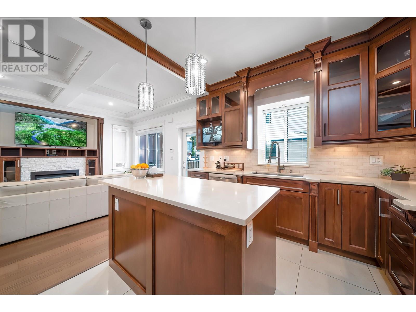 Listing Picture 16 of 40 : 4747 UNION STREET, Burnaby / 本拿比 - 魯藝地產 Yvonne Lu Group - MLS Medallion Club Member