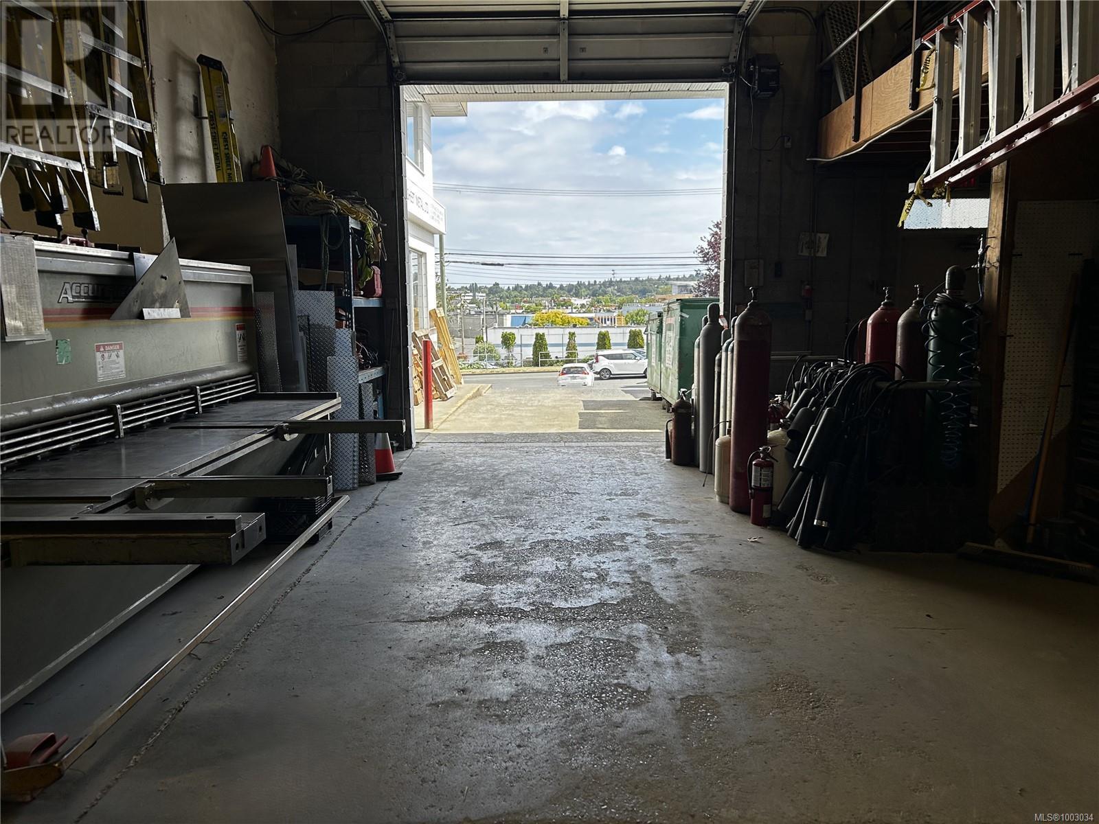 487 Burnside Rd E, Victoria, British Columbia  V8T 2X3 - Photo 12 - 1003034