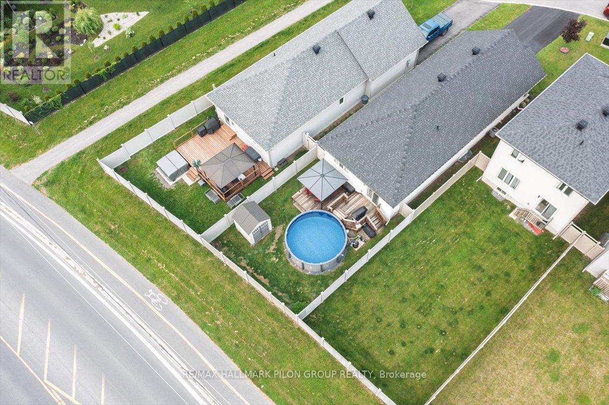 Property at 637 ROBERT STREET image 3