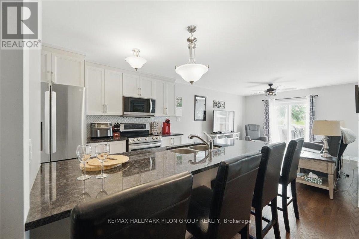 Property at 637 ROBERT STREET image 4