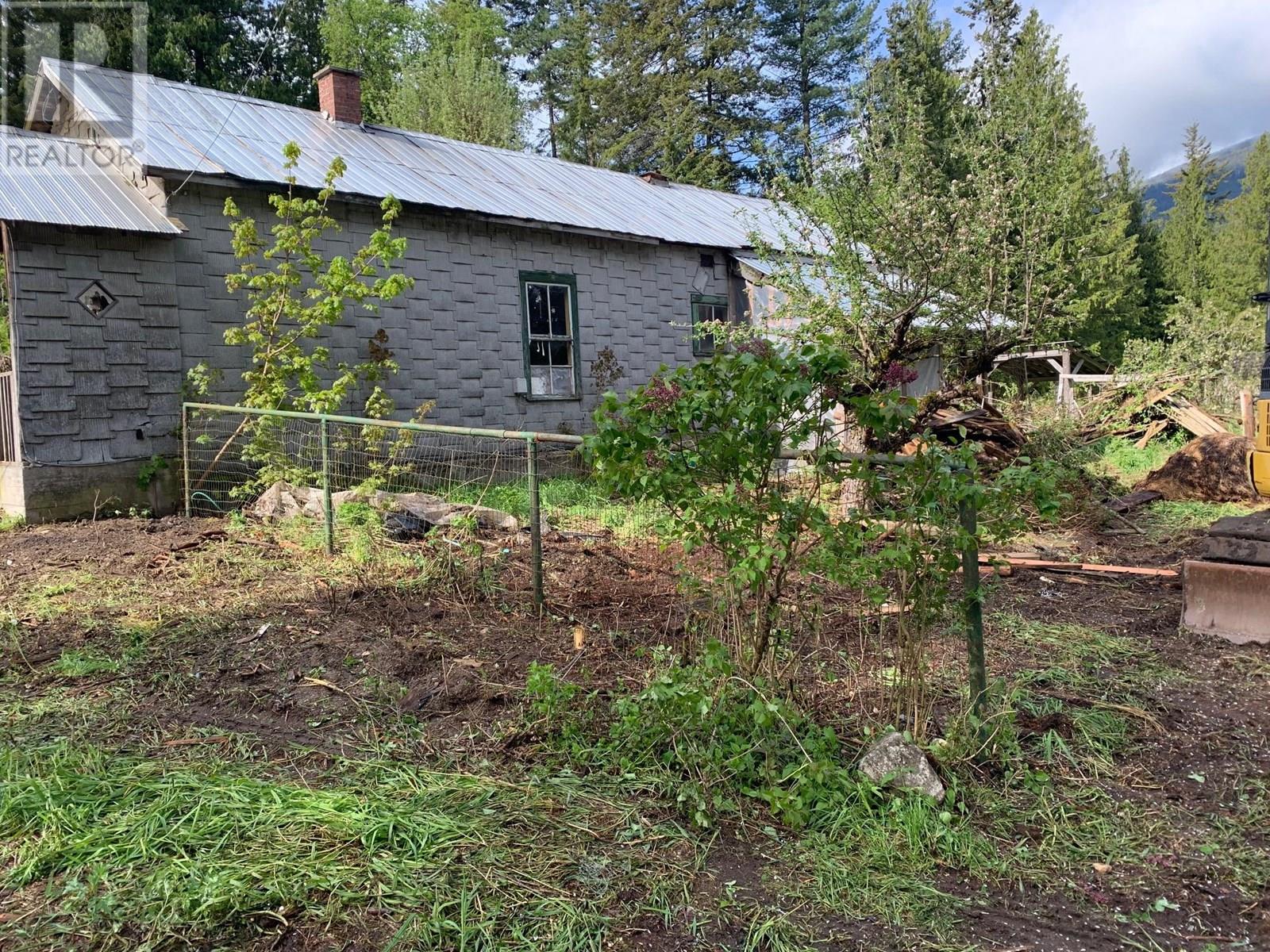 707 Park Street, Slocan, British Columbia  V0G 2C0 - Photo 13 - 10330812