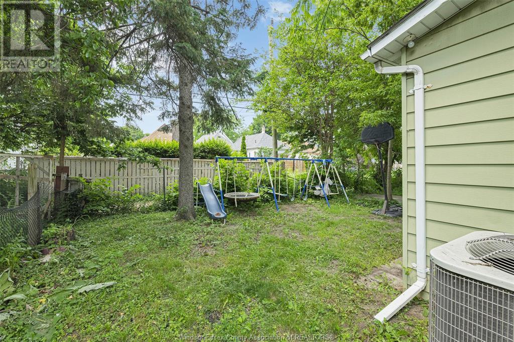 Property at 379 Josephine AVENUE image 3