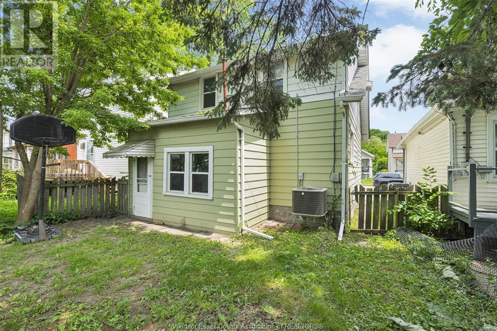 Property at 379 Josephine AVENUE image 4