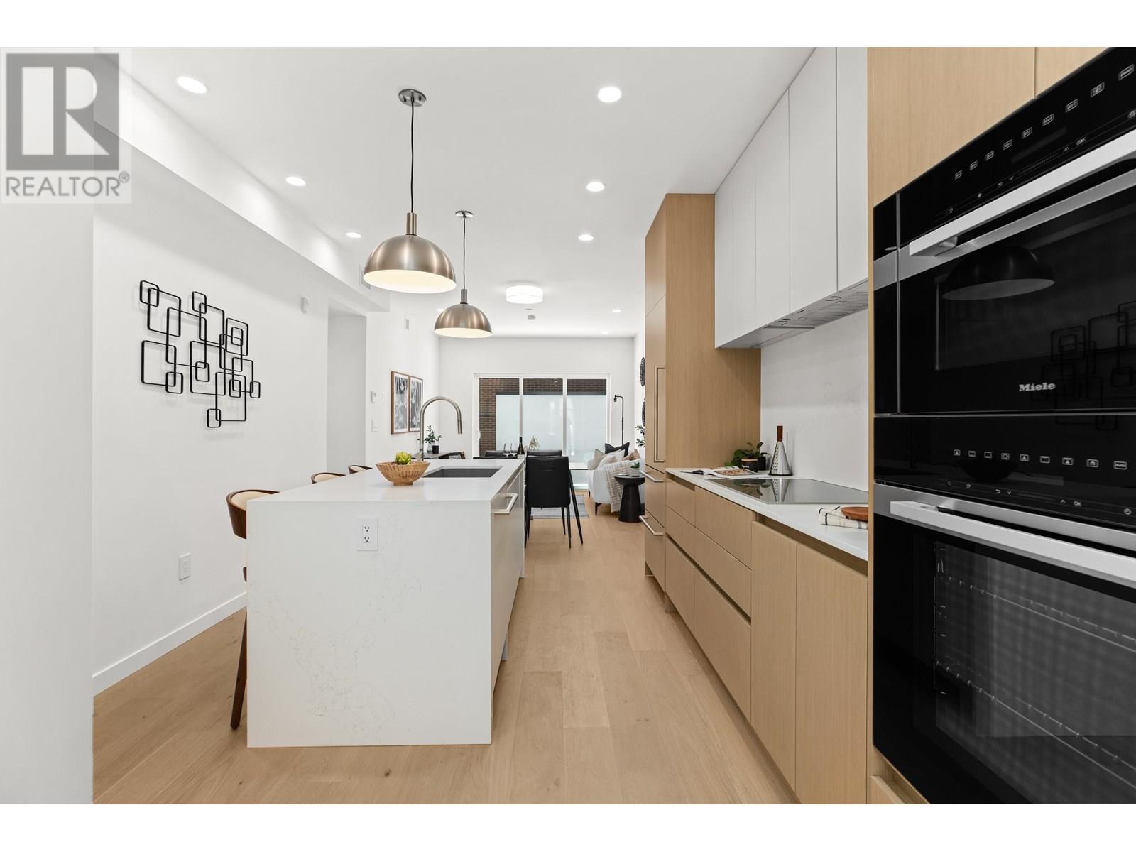 Property at 4805 LAUREL STREET image 2
