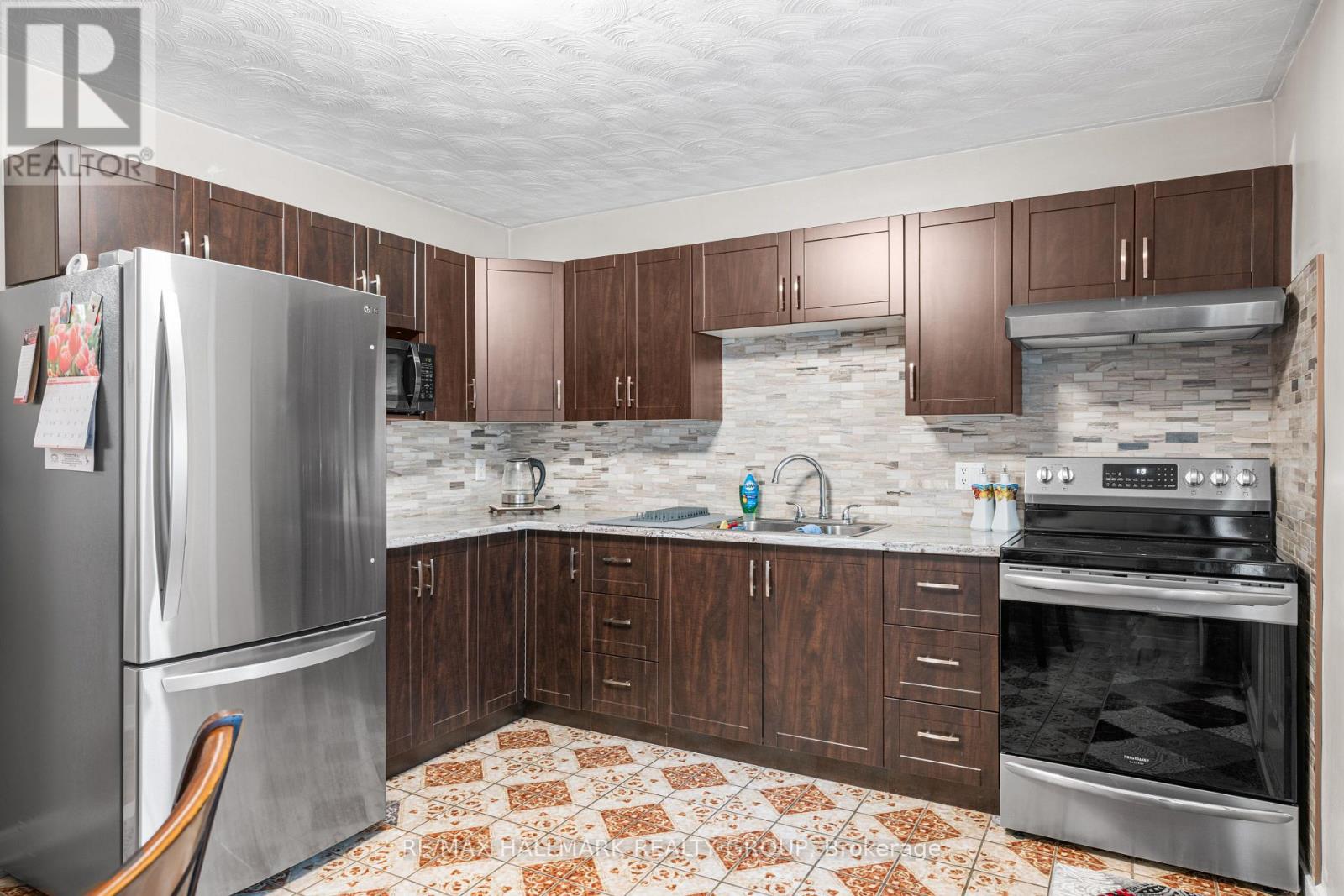 141 Dahlia Avenue, Ottawa, Ontario  K1H 6G1 - Photo 10 - X12224910