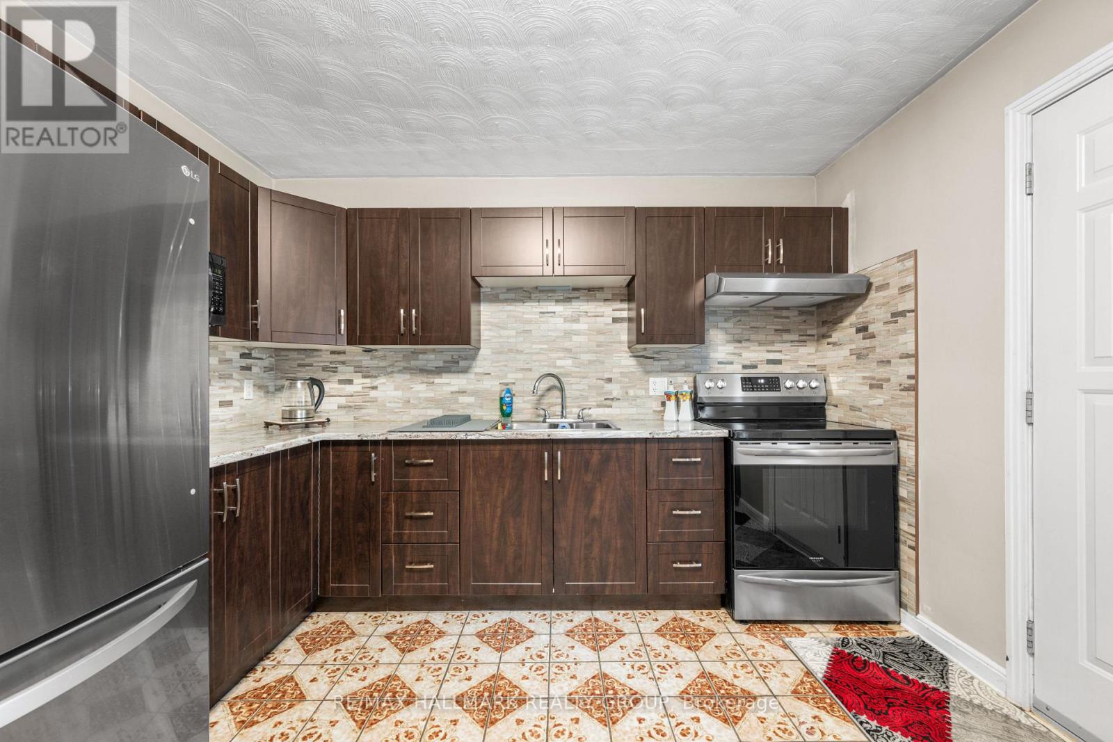 141 Dahlia Avenue, Ottawa, Ontario  K1H 6G1 - Photo 9 - X12224910