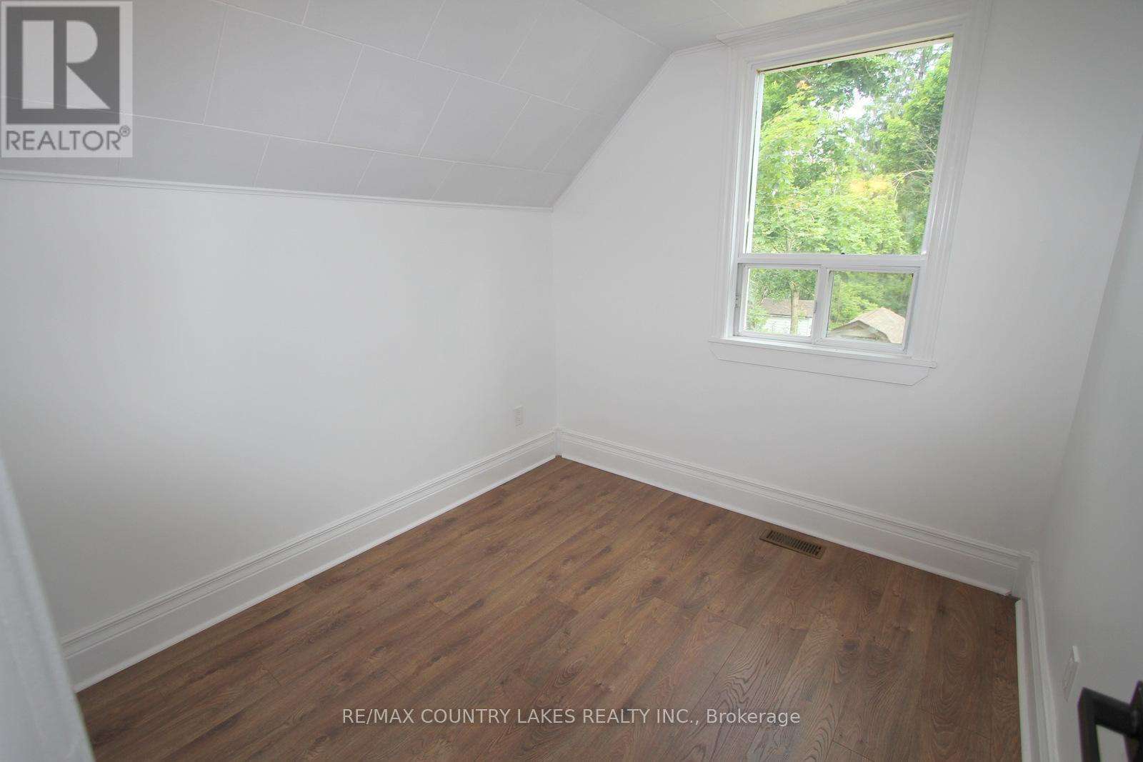 18 John Street, Kawartha Lakes, Ontario  K0M 2B0 - Photo 21 - X12223265