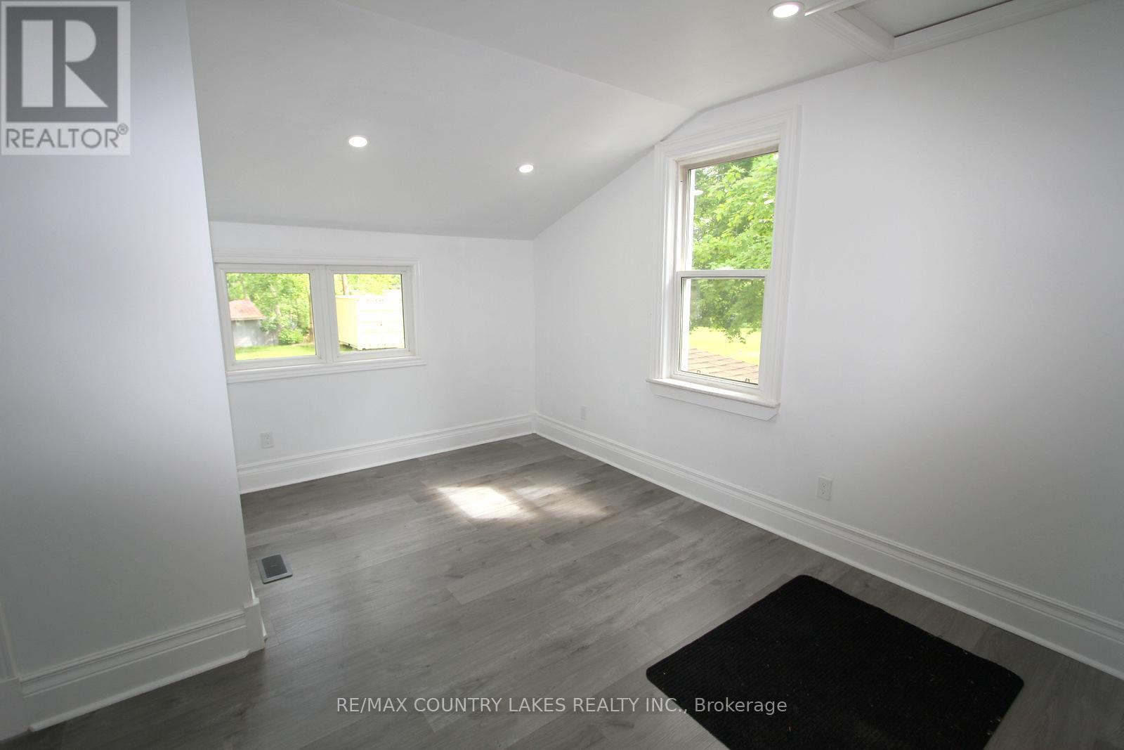 18 John Street, Kawartha Lakes, Ontario  K0M 2B0 - Photo 13 - X12223265