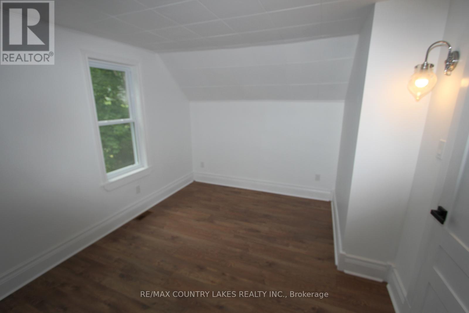 18 John Street, Kawartha Lakes, Ontario  K0M 2B0 - Photo 20 - X12223265
