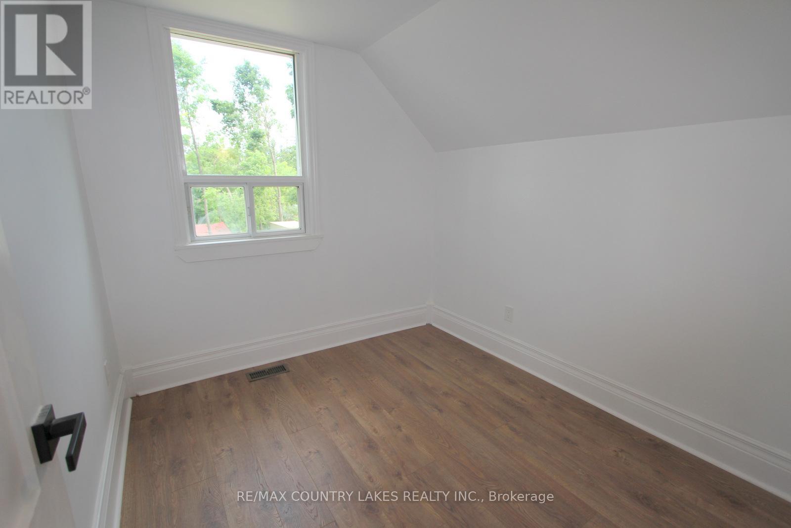 18 John Street, Kawartha Lakes, Ontario  K0M 2B0 - Photo 22 - X12223265