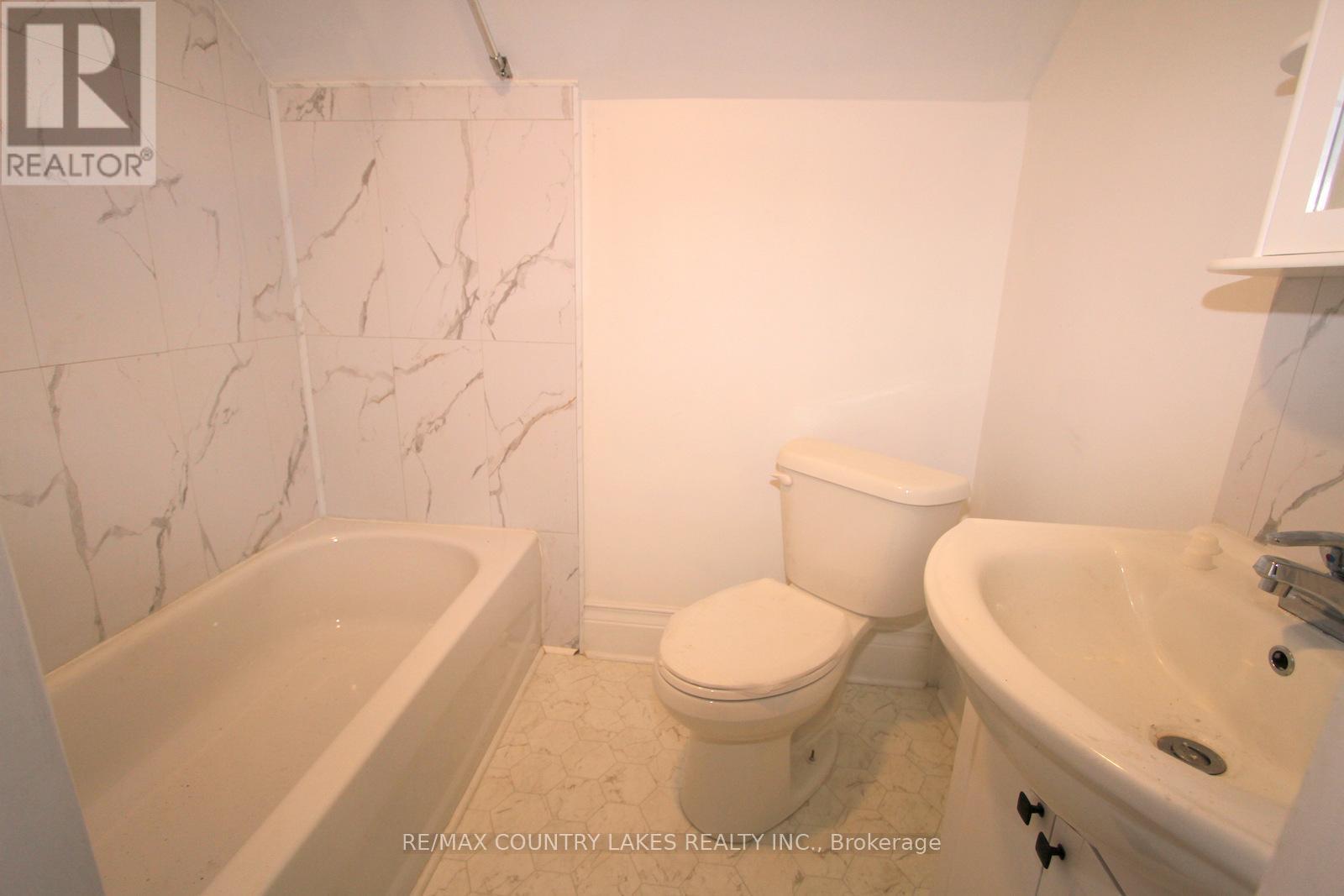 18 John Street, Kawartha Lakes, Ontario  K0M 2B0 - Photo 24 - X12223265
