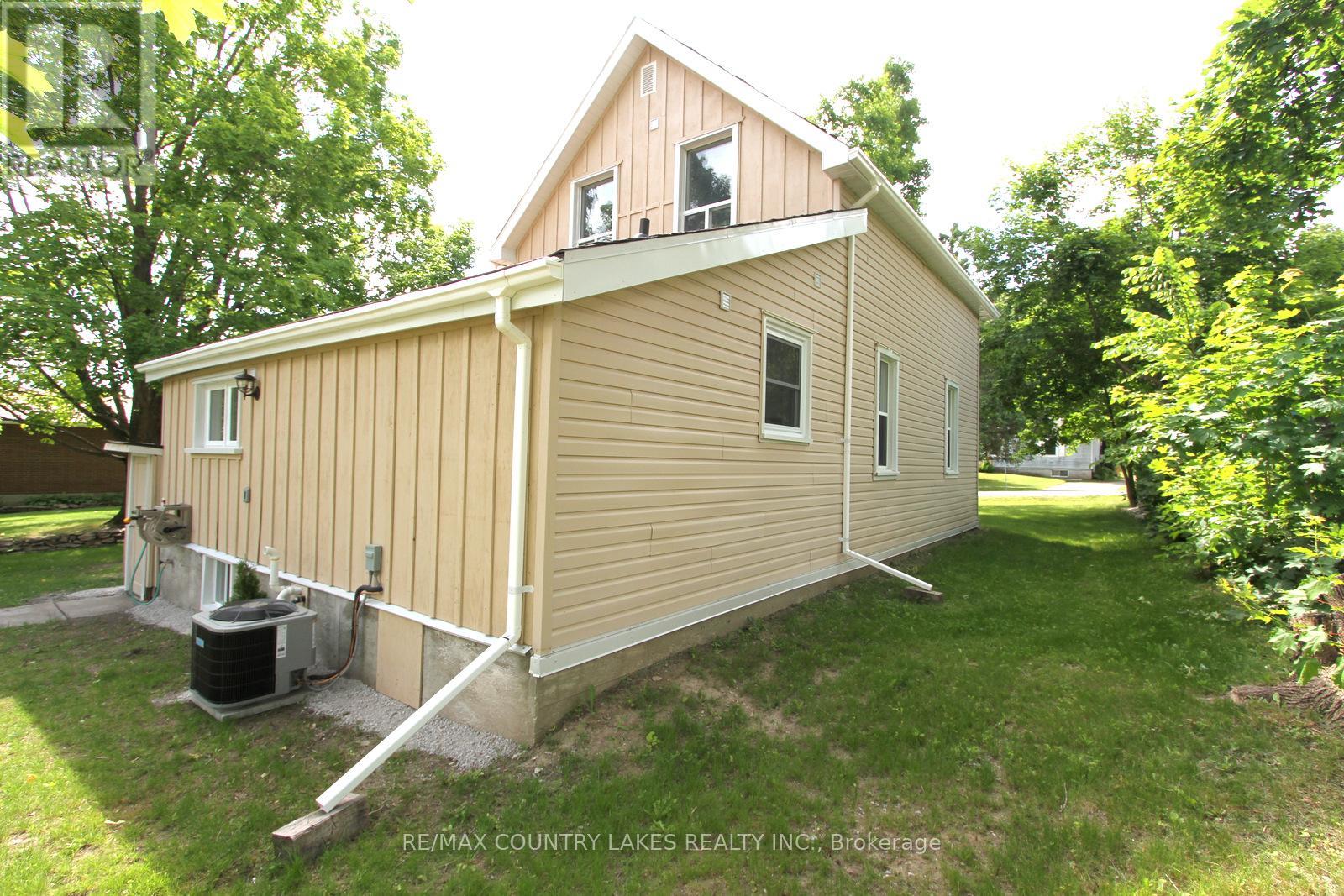 18 John Street, Kawartha Lakes, Ontario  K0M 2B0 - Photo 6 - X12223265