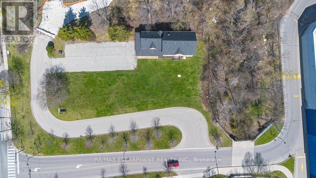 4 - 923 Brant Street, Burlington, Ontario  L7R 2J6 - Photo 4 - W12224890