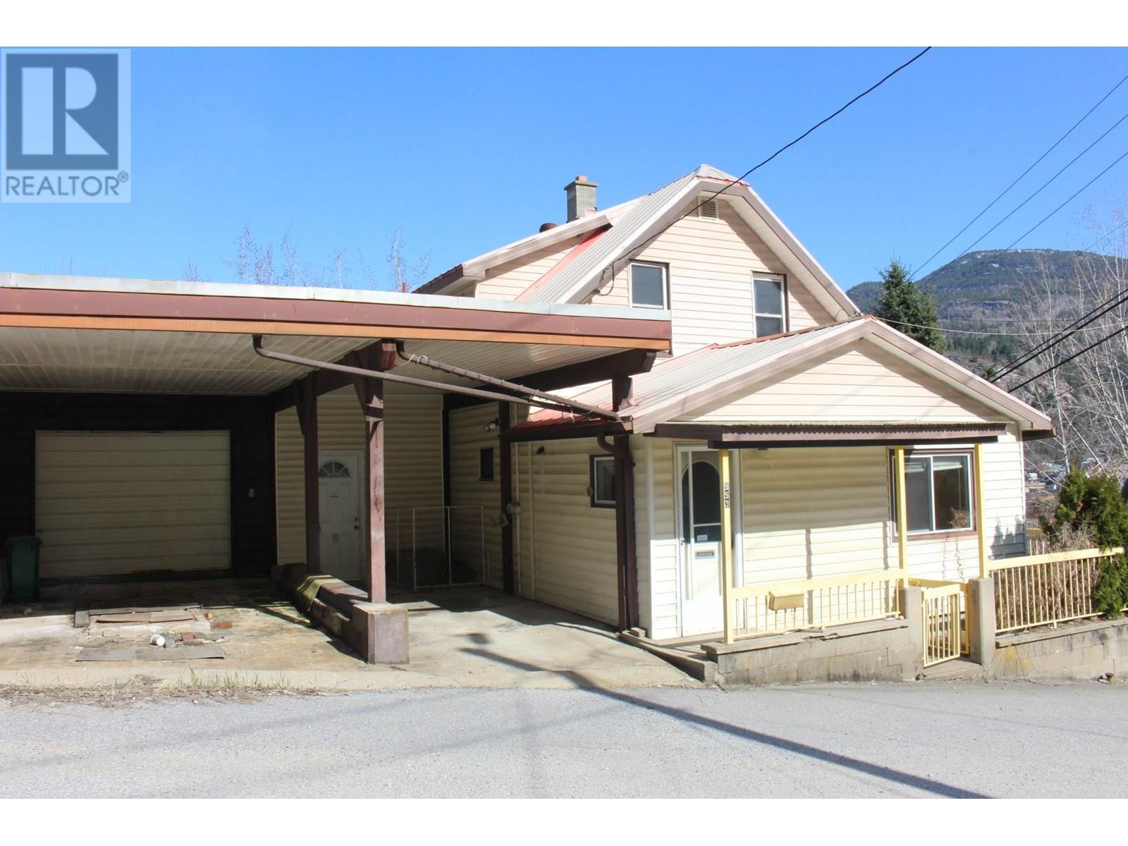 Property at 953 Aspen Street image 3