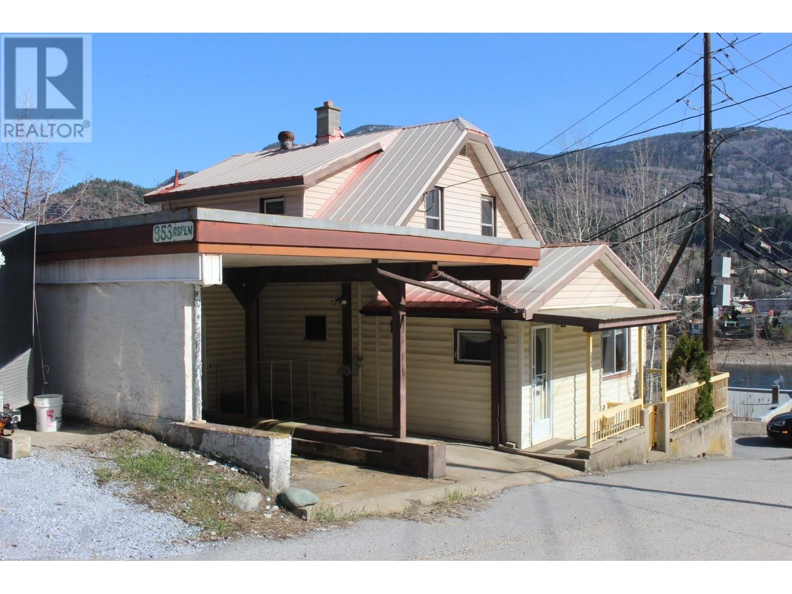 Property at 953 Aspen Street image 4
