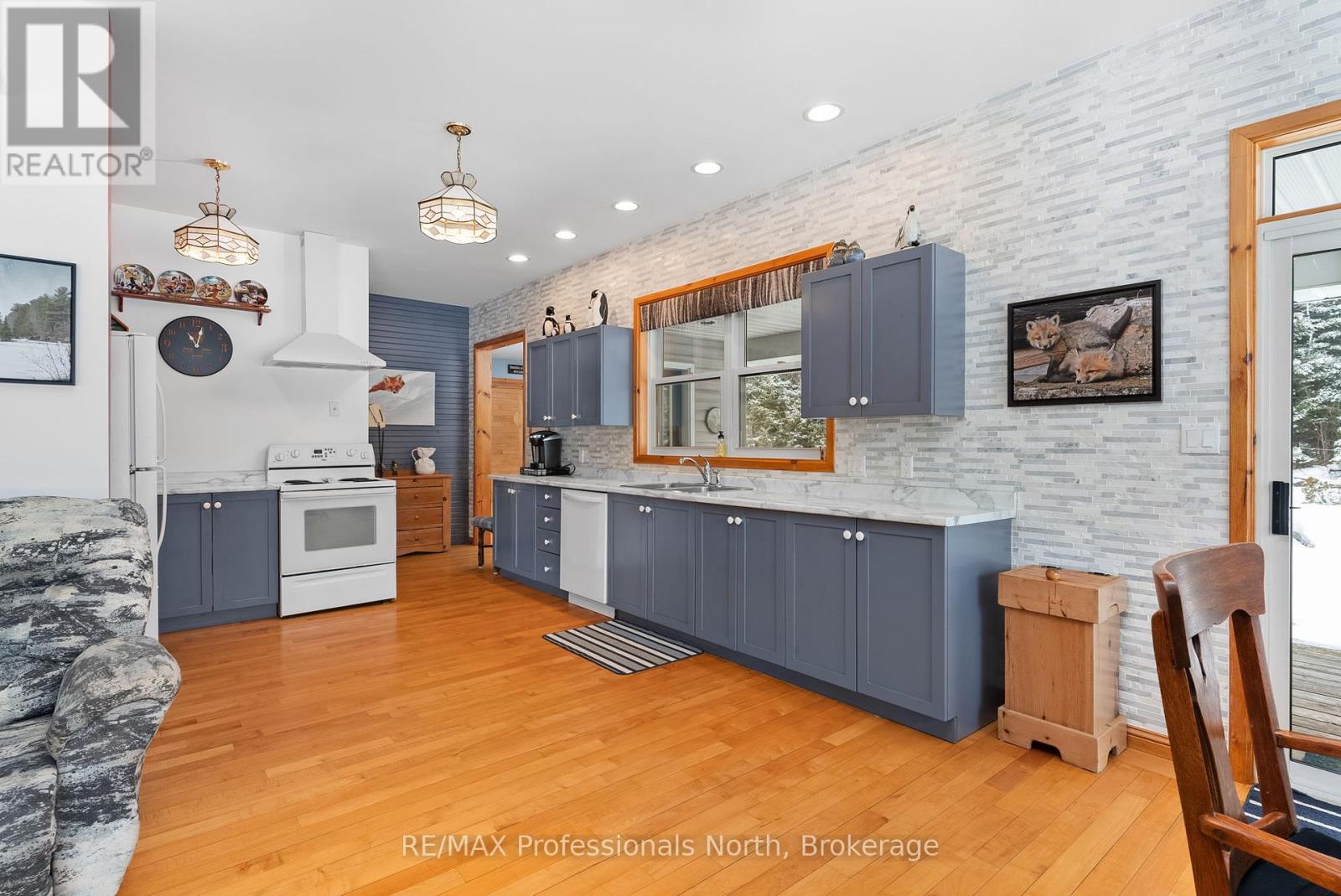 3 - 2901 Limberlost Road, Lake Of Bays, Ontario  P1H 2J6 - Photo 7 - X12076783