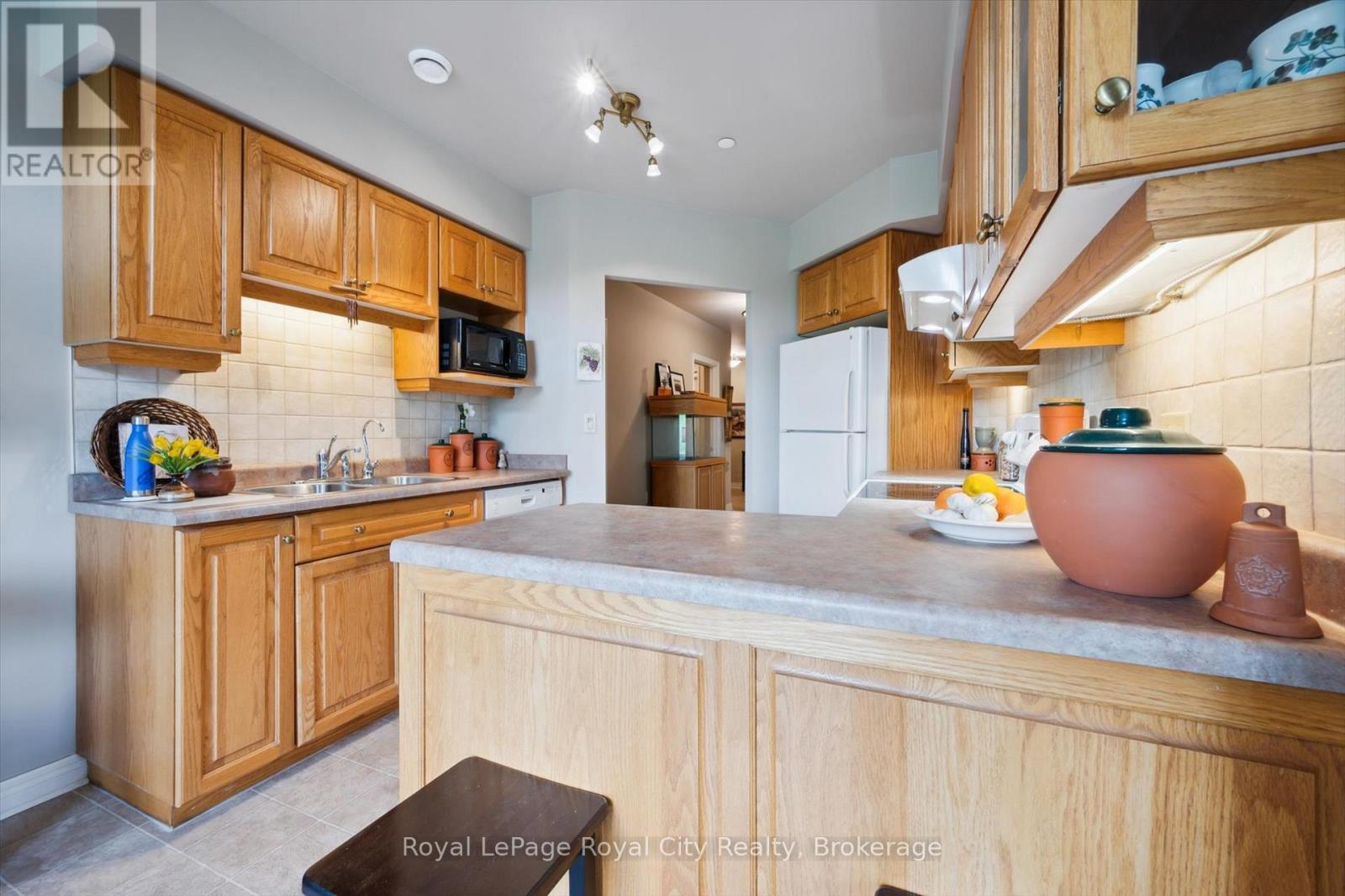 112 - 71 Bayberry Drive, Guelph (Village By The Arboretum), Ontario  N1G 5K9 - Photo 38 - X12224982