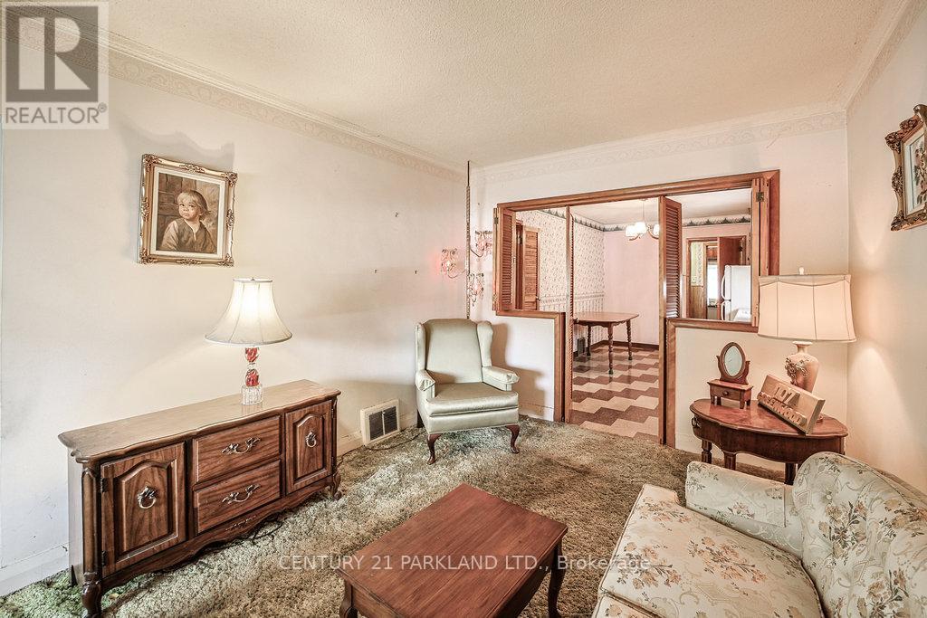 Property at 1107 GREENWOOD AVENUE image 3