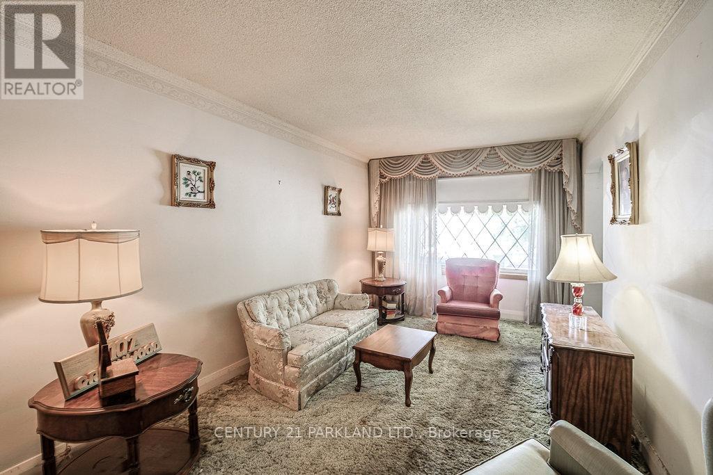 Property at 1107 GREENWOOD AVENUE image 4