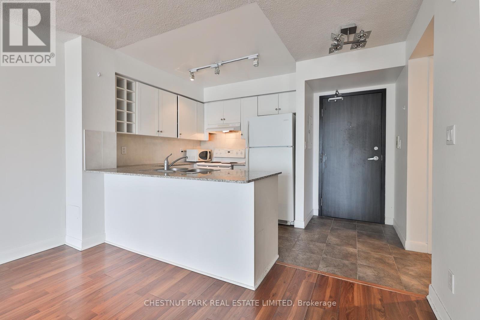 4207 - 210 Victoria Street, Toronto, Ontario  M5B 2R3 - Photo 8 - C12167787