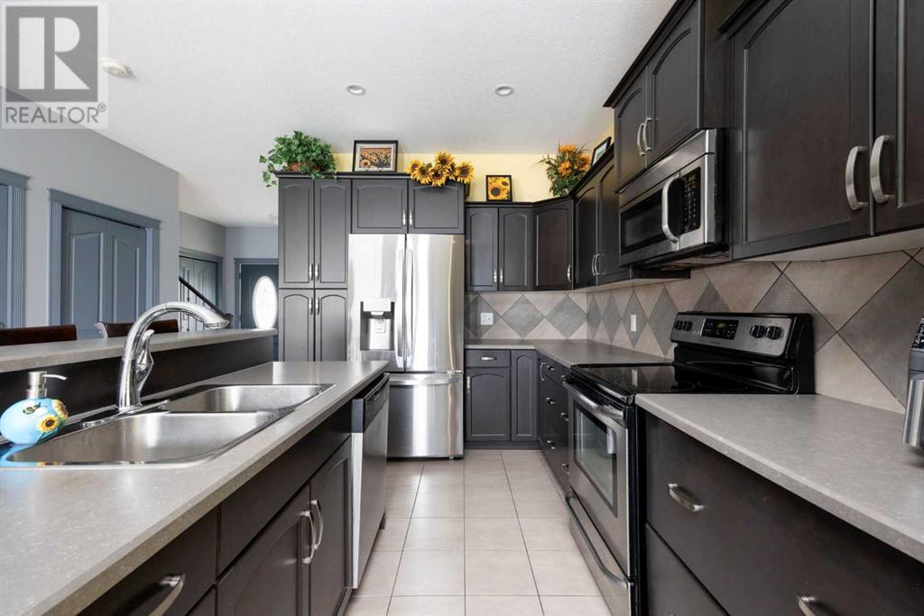 Property at 486 Walnut Crescent image 3