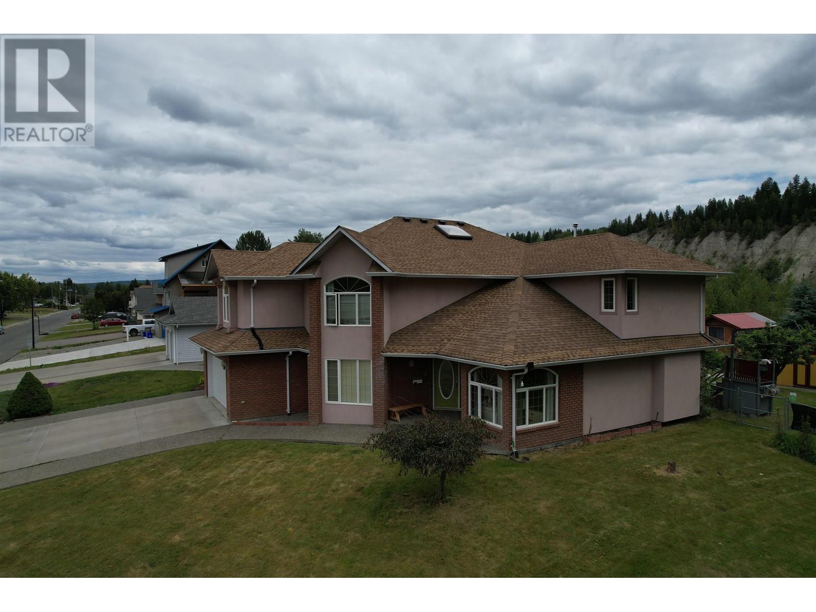 Property at 894 ROLPH STREET image 3