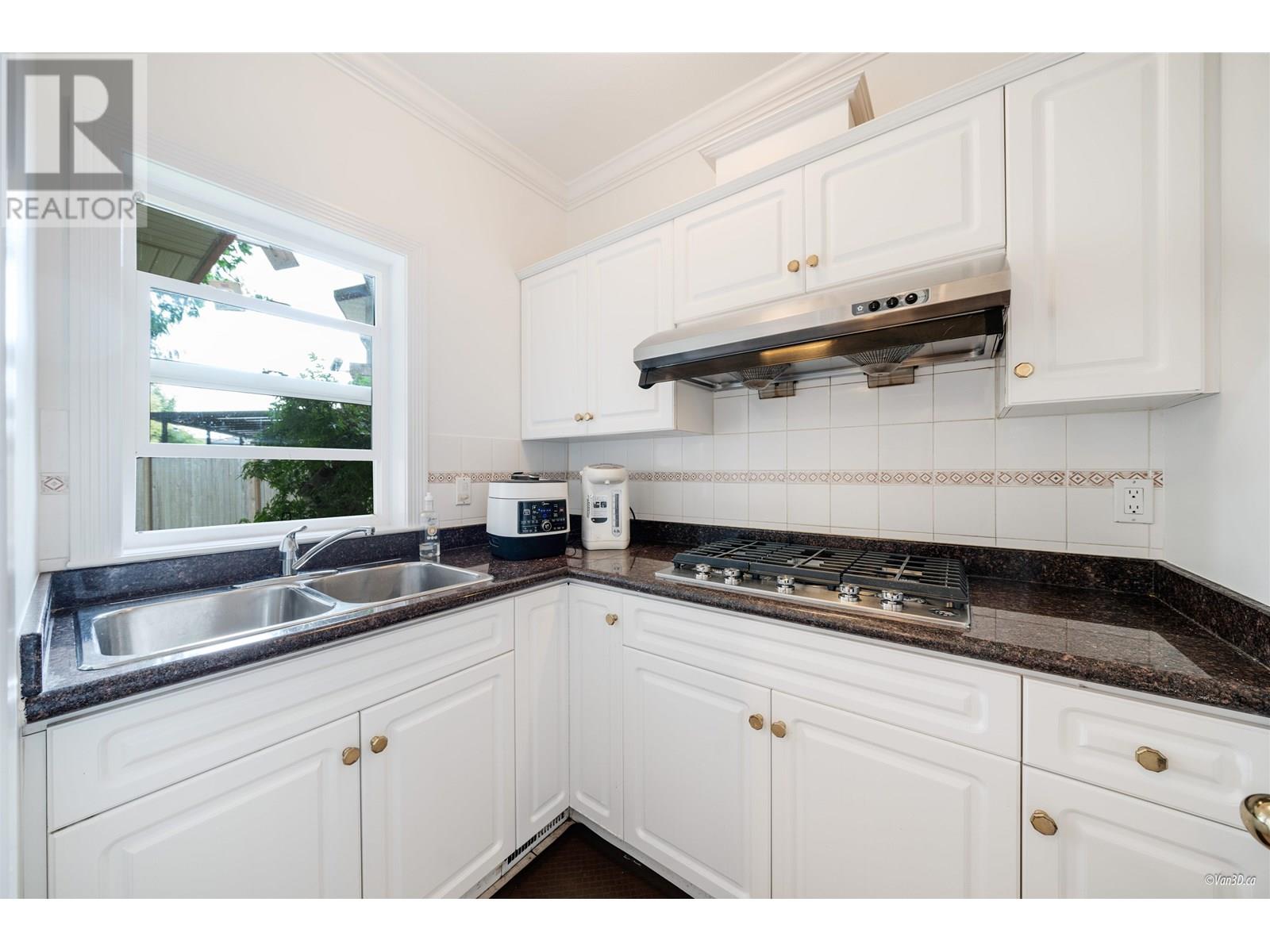 8200 Bowcock Road, Richmond, British Columbia  V6Y 1C2 - Photo 18 - R3016162