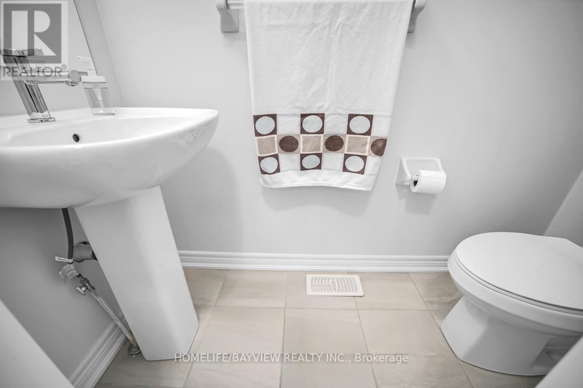 52 Bluestone Crescent, Brampton (Sandringham-Wellington), Ontario  L6R 4B8 - Photo 12 - W12224986