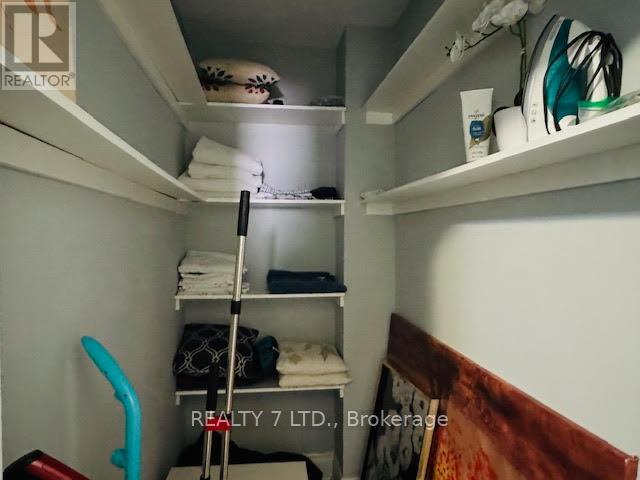 2 - 9 Donald Avenue, Toronto, Ontario  M6M 1J7 - Photo 10 - W12225022