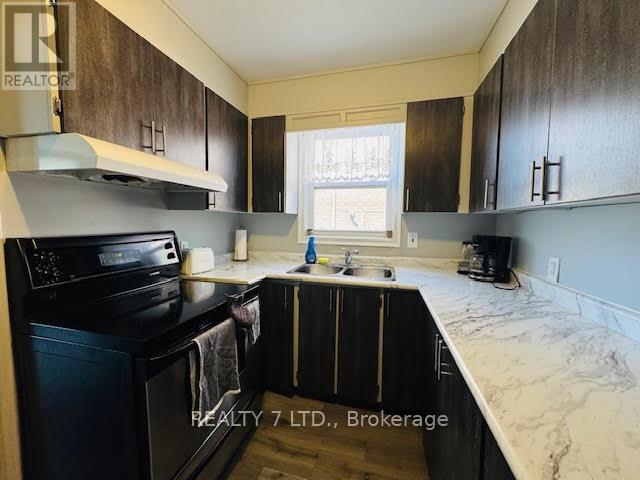 2 - 9 Donald Avenue, Toronto, Ontario  M6M 1J7 - Photo 11 - W12225022