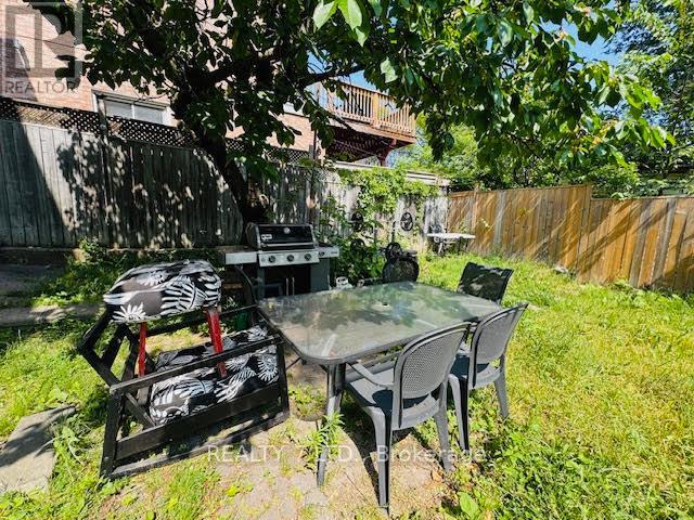 2 - 9 Donald Avenue, Toronto, Ontario  M6M 1J7 - Photo 17 - W12225022