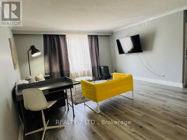 2 - 9 Donald Avenue, Toronto, Ontario  M6M 1J7 - Photo 5 - W12225022