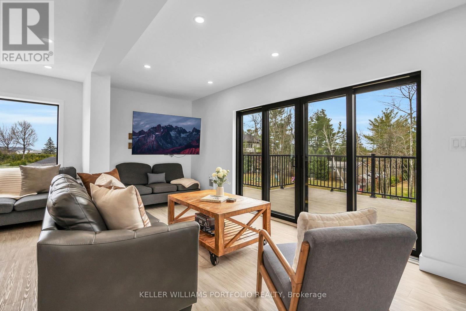 Property at 2 GROSVENOR DRIVE image 1