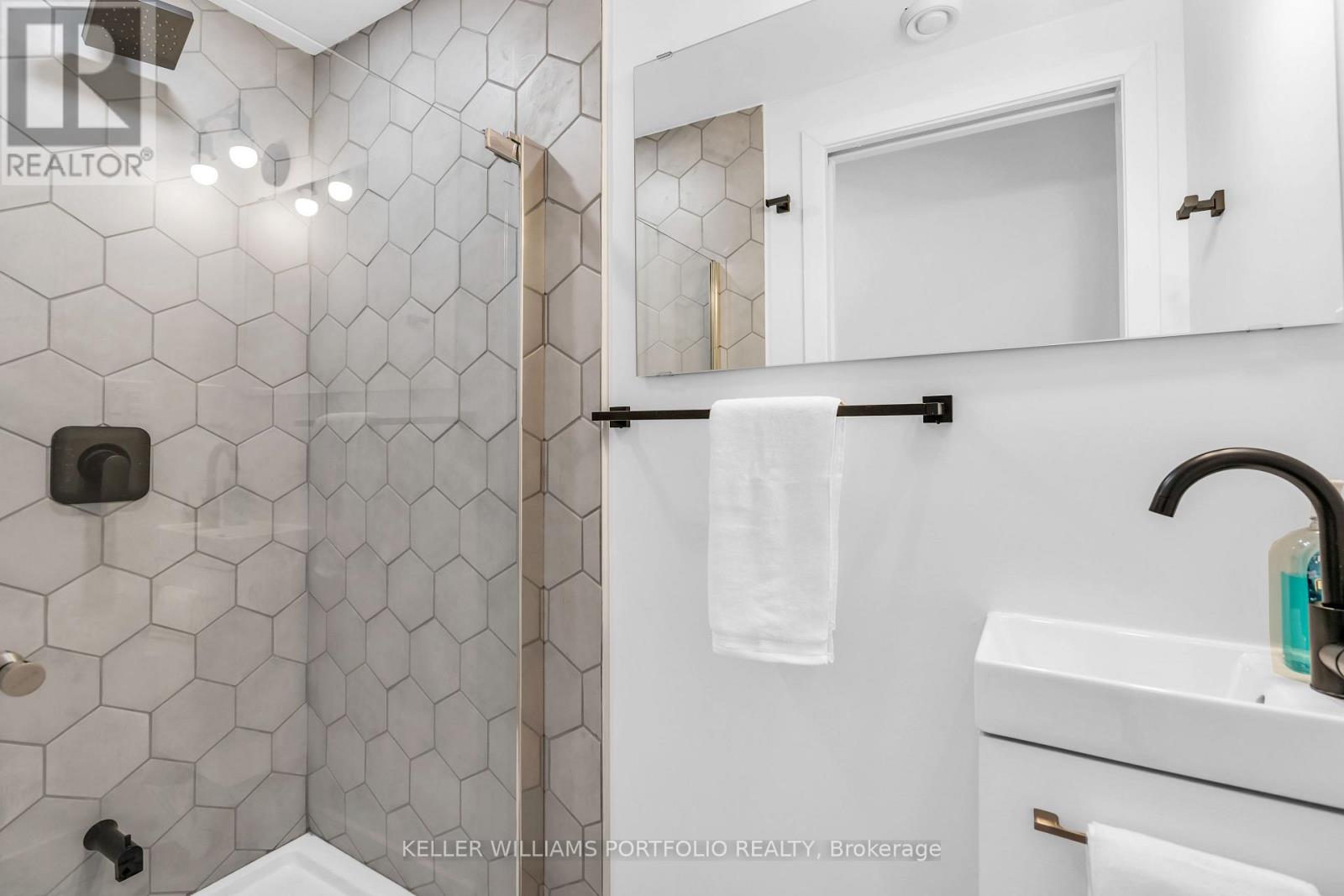 2 Grosvenor Drive, Tiny, Ontario  L9M 0J2 - Photo 14 - S12225069