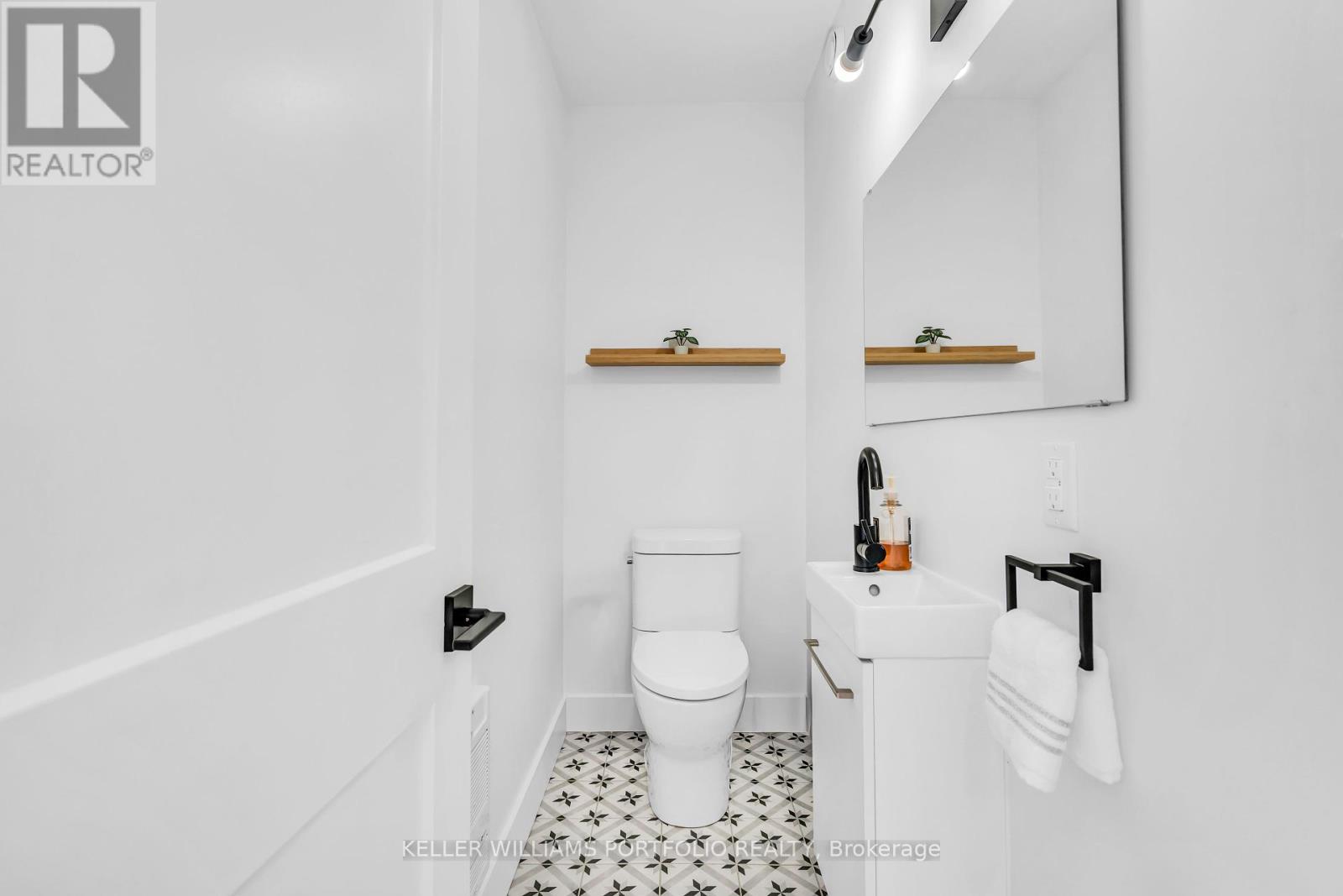 2 Grosvenor Drive, Tiny, Ontario  L9M 0J2 - Photo 18 - S12225069