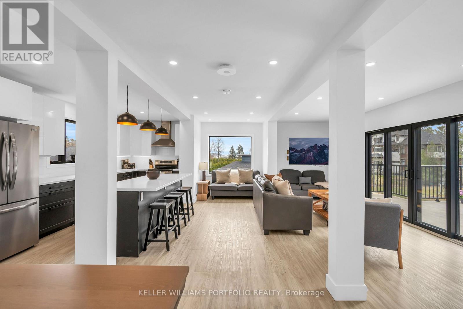 Property at 2 GROSVENOR DRIVE image 5