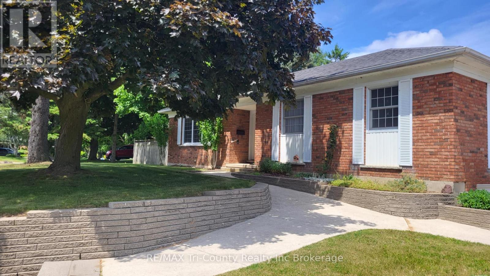 7 Glenridge Road, Tillsonburg photo number 2 7 Glenridge Road, Tillsonburg photo number 2