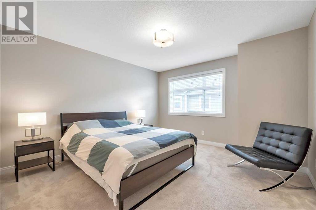 Property at 307 Wentworth Row SW image 5
