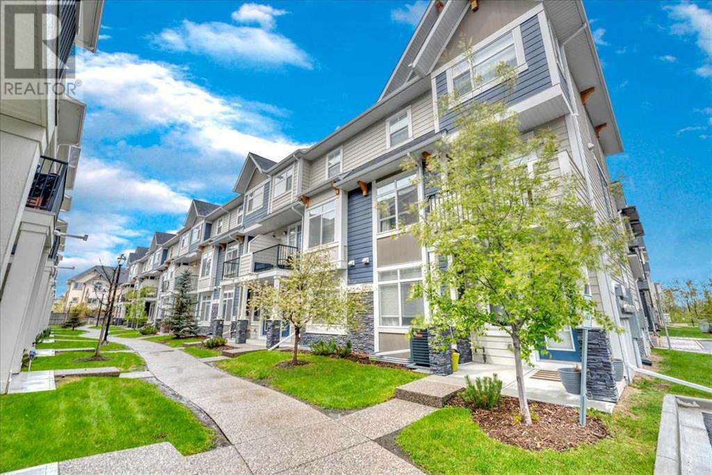 Property at 307 Wentworth Row SW image 1