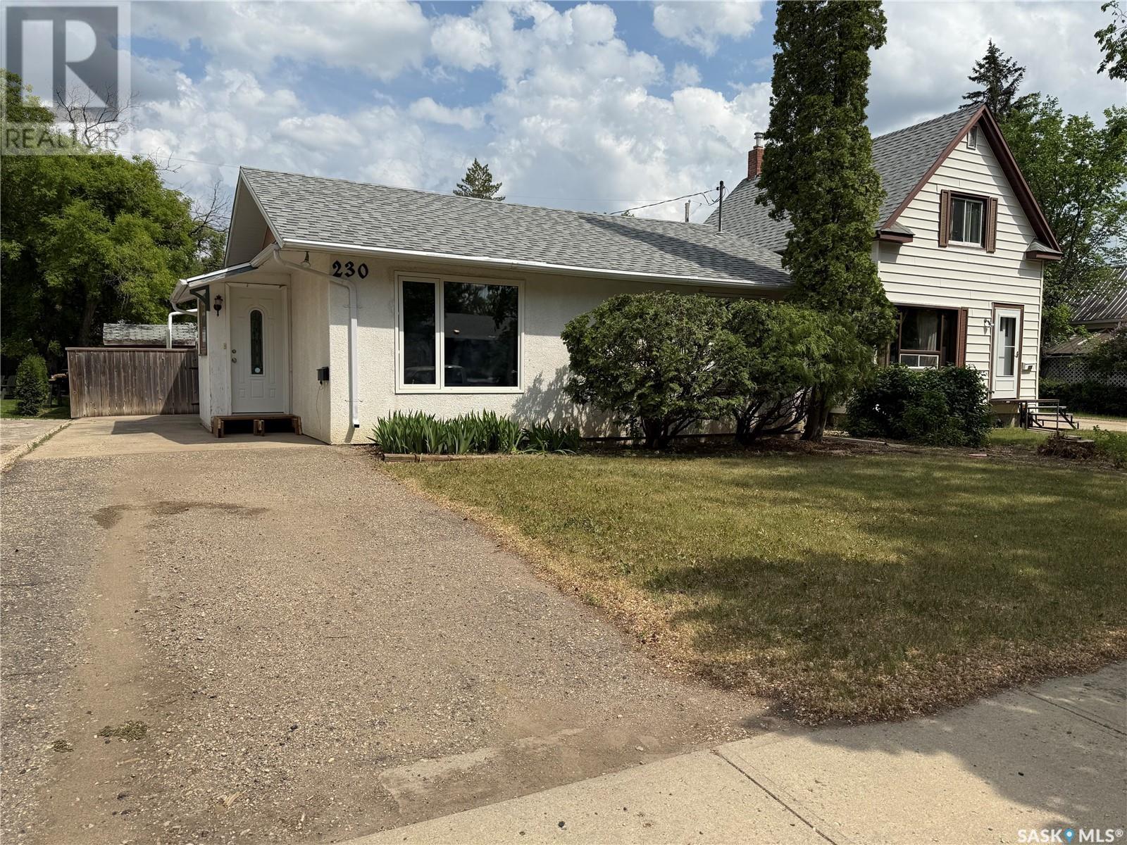 230 10th STREET NE, weyburn, Saskatchewan