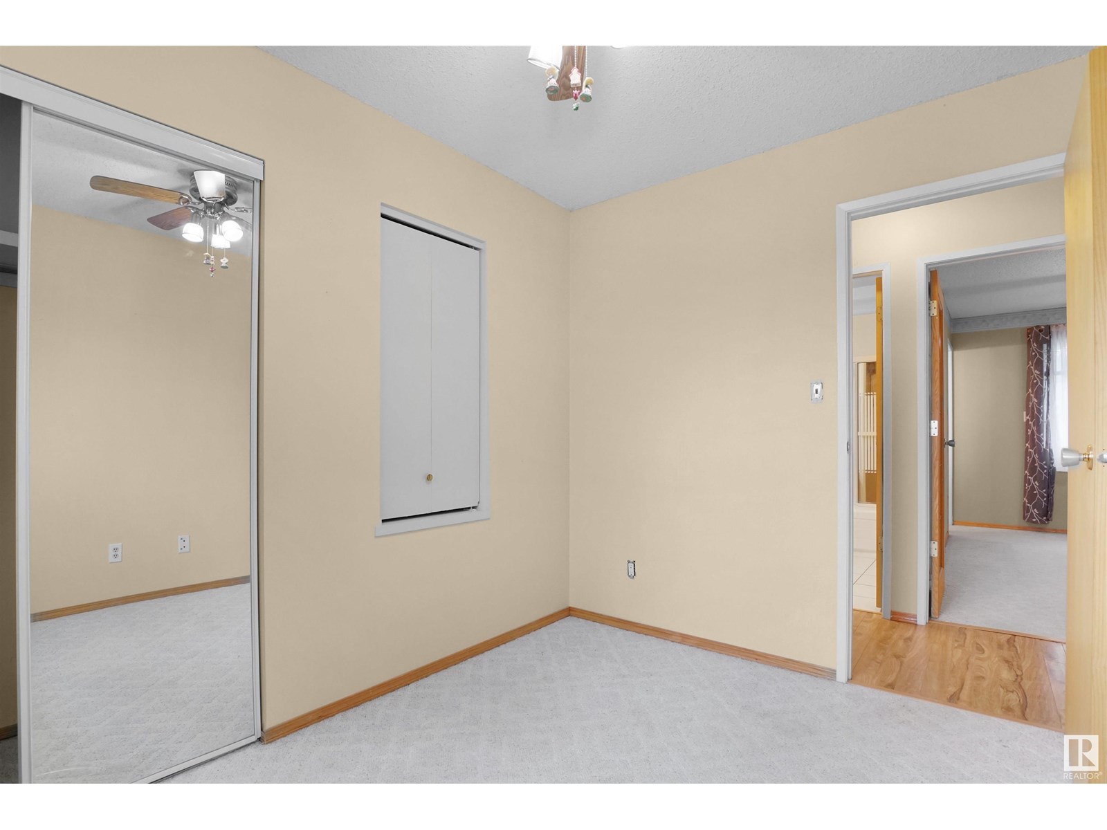 Property at 6723 40 AV NW image 3