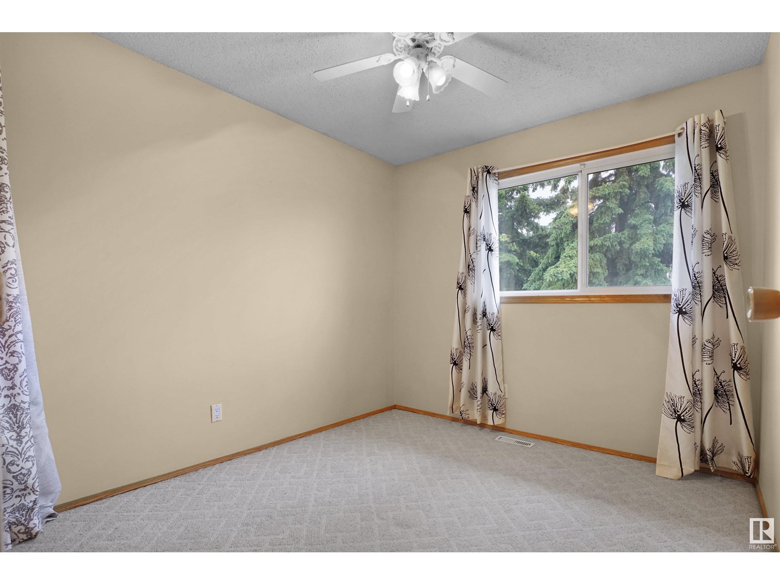 Property at 6723 40 AV NW image 4