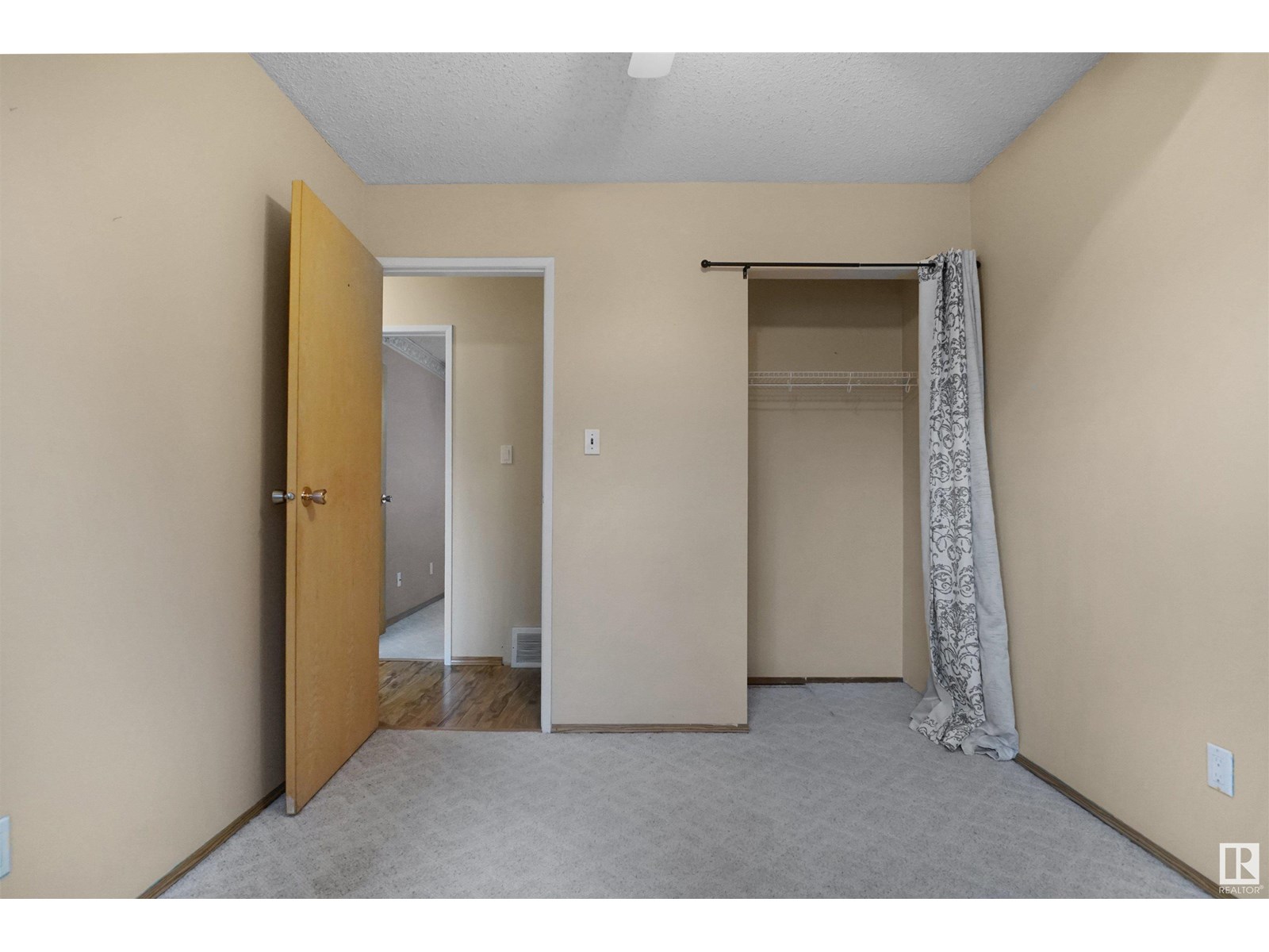 Property at 6723 40 AV NW image 5