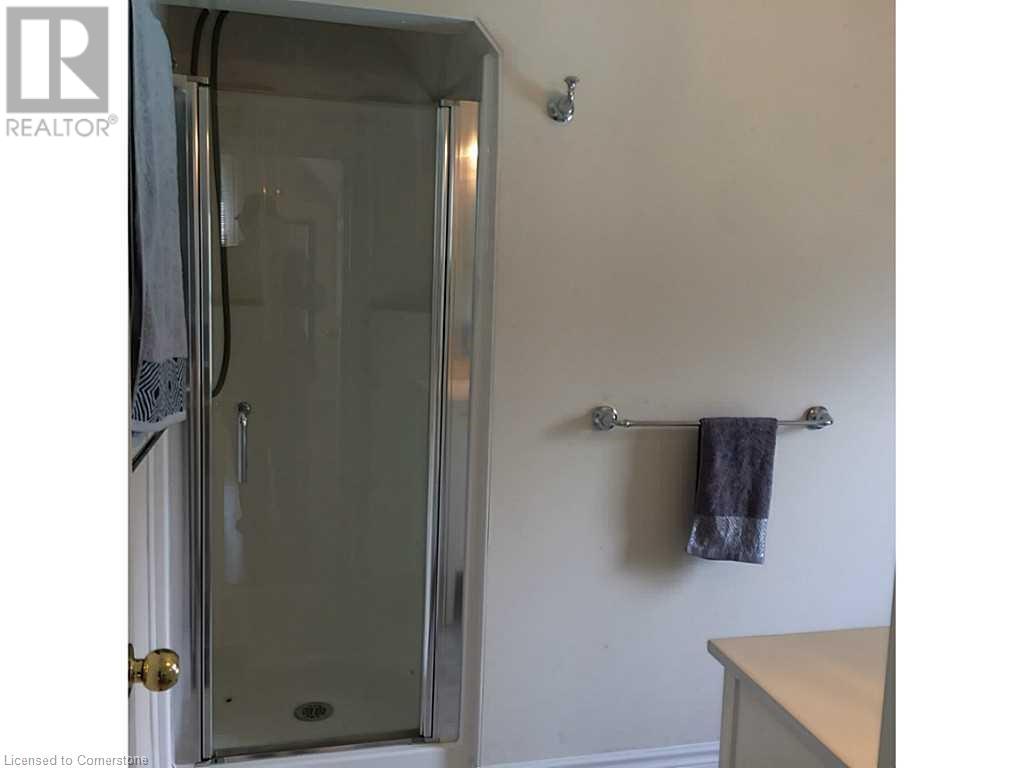 Property at 2232 QUEENSWAY Street image 5