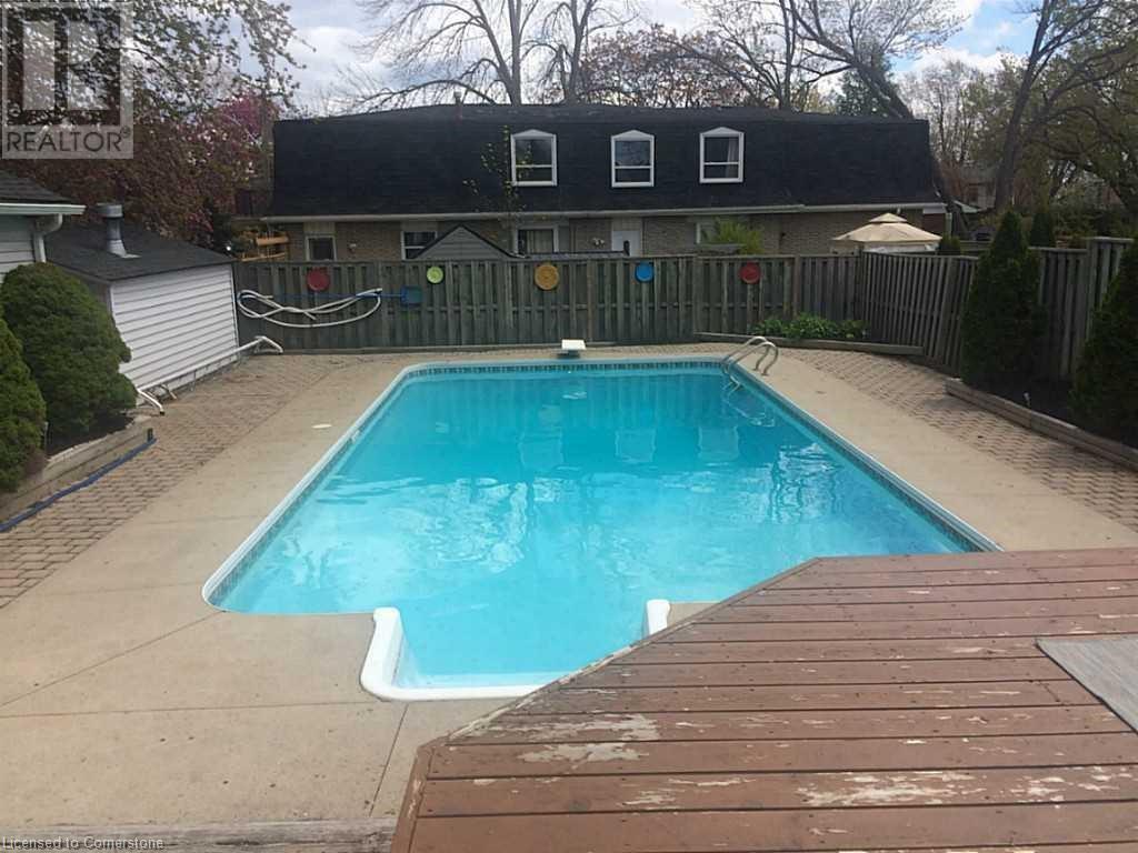 Property at 2232 QUEENSWAY Street image 4